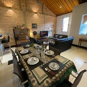 Villa Casa De Tijolos Com Churrasqueira Fechada