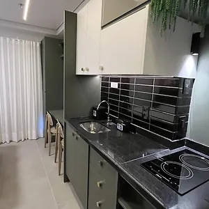 Apartment Bhomy Romana - 15min Allianz Pq Rm42