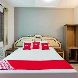 Oyo B Plaza Hotel