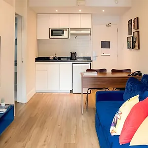 Apartment Cond The Town Flats