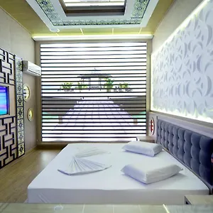 Love hotel Harmony *