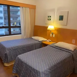 Com Sacada E Piscina