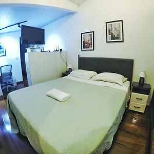 Em Sobrado Perto Do Metro Paraiso Homestay *