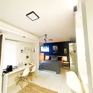 Flat Moema Com Varanda,lazer,servicos E Vaga Apartment