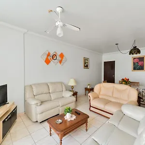 Apto Pitangueiras Apartment