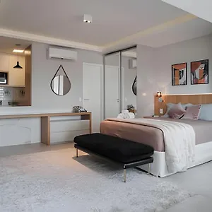 Apartment Com Vaga De Garagem E Supermercado